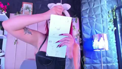 Mia online show from February 11, 12:31 pm