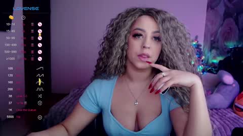 _just_a_queen_3 online show from February 2, 5:37 pm