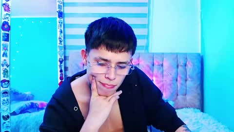 mod online show from May 15, 8:01 am