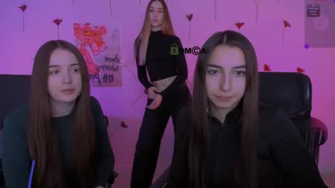 _kellykitten_ online show from April 13, 8:51 am