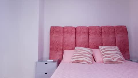 Kendall online show from December 15, 12:01 pm