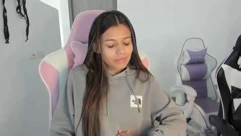 khloe sweet online show from November 9, 8:00 pm