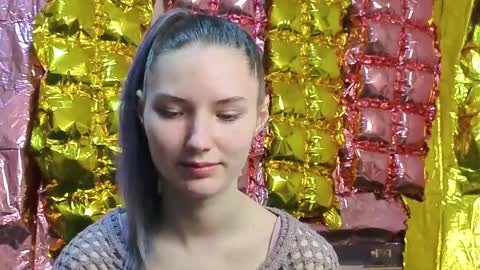 _kikiclark_ online show from April 8, 7:28 pm