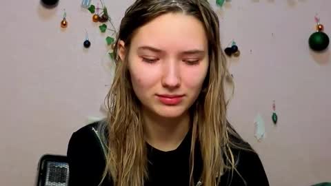 _kikiclark_ online show from February 6, 9:06 pm