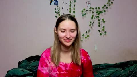 _kikiclark_ online show from December 18, 8:59 pm