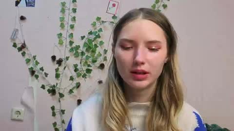 _kikiclark_ online show from March 8, 8:13 pm