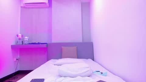 Kylie online show from March 4, 1:23 am