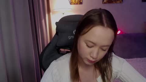 _lalune_ online show from September 18, 5:33 am