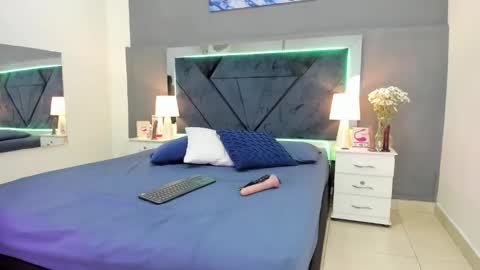 Lauralove online show from November 26, 8:49 pm