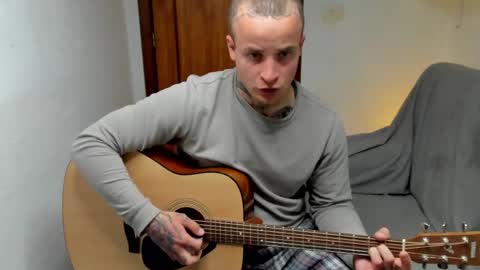 Layne online show from April 10, 11:59 am