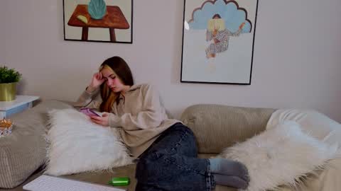 Emma online show from November 9, 3:21 am