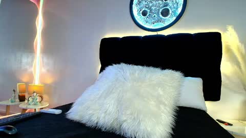 Lorrayne online show from April 21, 12:12 pm