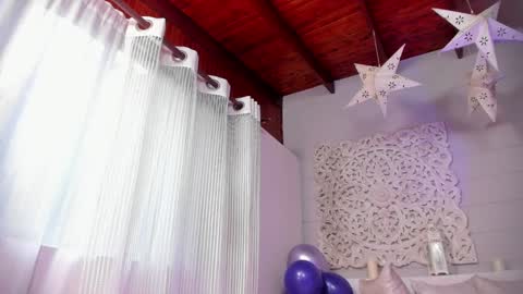 Snapshot of _luna_dupont_ chatting on February 7, 12:28 pm  Luna  online show from February 7, 12:28 pm