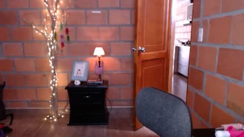 _lunablondie_ online show from December 11, 1:49 pm