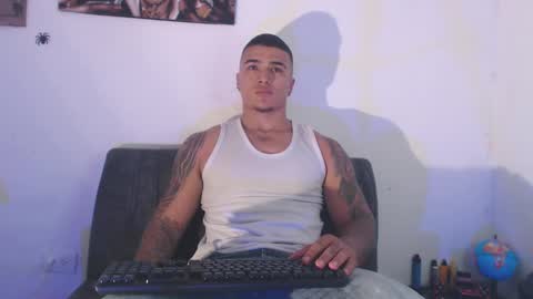 Snapshot of _luxury_23 chatting on February 4, 12:33 pm STIVEN online show from February 4, 12:33 pm