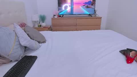 Lynna online show from October 26, 9:58 pm