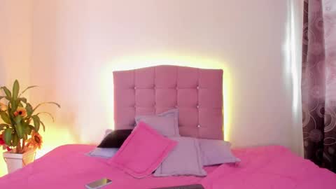 Maria paula online show from March 1, 8:10 pm