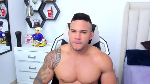 _matthew_santos_ online show from February 9, 1:14 pm