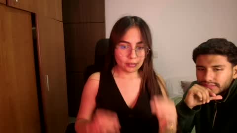 max and abby online show from June 12, 2:32 am