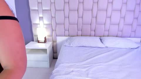 _miamiller_ online show from October 16, 8:40 pm