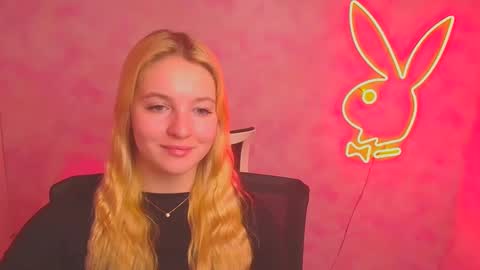 Snapshot of _mila_la_ chatting on March 2, 9:21 am Melanie online show from March 2, 9:21 am