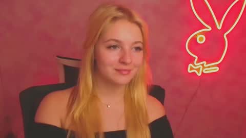 Snapshot of _mila_la_ chatting on March 11, 10:07 am Melanie online show from March 11, 10:07 am