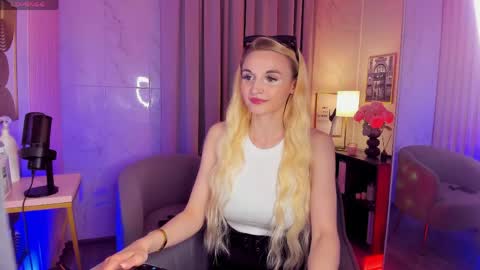 Mila online show from May 25, 8:37 pm