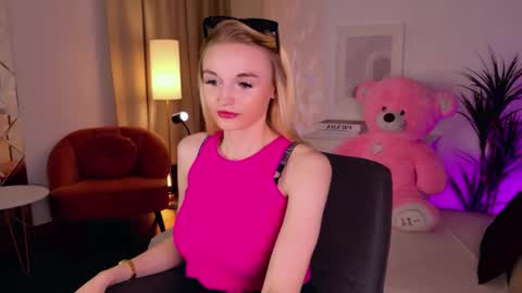 Mila online show from May 19, 1:18 pm