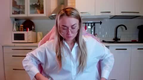 Snapshot of _miss_eva_ chatting on October 20, 1:16 pm Eva online show from October 20, 1:16 pm