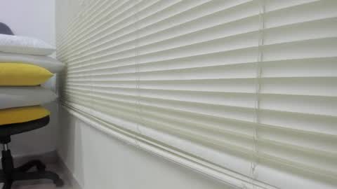 _molly_rosse_ online show from April 22, 12:01 pm