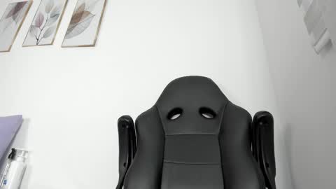 _molly_rosse_ online show from June 2, 12:07 pm