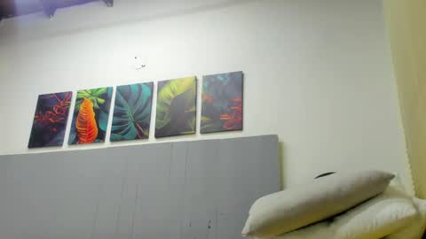 _molly_rosse_ online show from April 20, 11:57 am