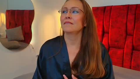 _monaliza_ online show from March 13, 12:52 pm