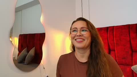 _monaliza_ online show from April 4, 2:02 pm