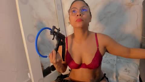 Snapshot of _nanny_1 chatting on October 13, 8:44 pm Nanny online show from October 13, 8:44 pm