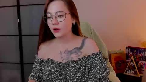 Snapshot of _nemalkovamia chatting on February 13, 6:09 am Mia with a big heart  online show from February 13, 6:09 am