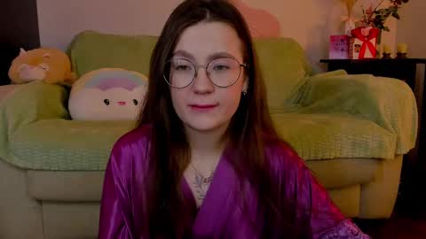 Snapshot of _nemalkovamia chatting on March 6, 3:35 am Mia with a big heart  online show from March 6, 3:35 am