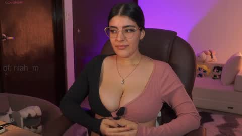NiniHelp me by giving my show a thumbs up online show from May 27, 1:57 am