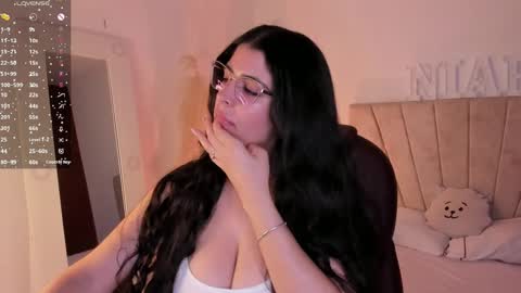 Snapshot of _niah_ chatting on March 7, 9:27 pm Niah You can call me Ni or cutie haha online show from March 7, 9:27 pm