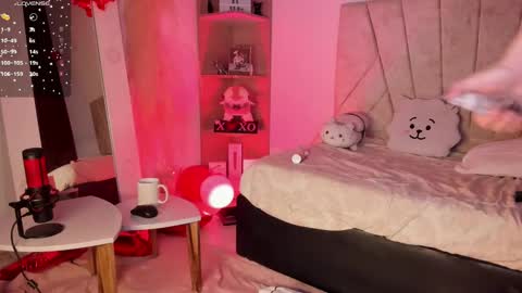 Snapshot of _niah_ chatting on February 16, 8:22 pm Niah You can call me Ni or cutie haha online show from February 16, 8:22 pm