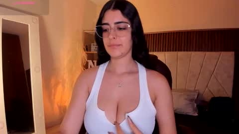 Snapshot of _niah_ chatting on October 5, 8:38 pm Niah You can call me Ni or cutie haha online show from October 5, 8:38 pm