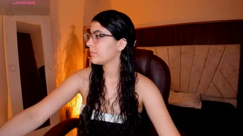 Niah  You can call me Ni or cutie haha online show from February 15, 8:40 pm