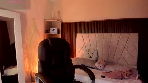 Niah  You can call me Ni or cutie haha online show from November 5, 8:44 pm