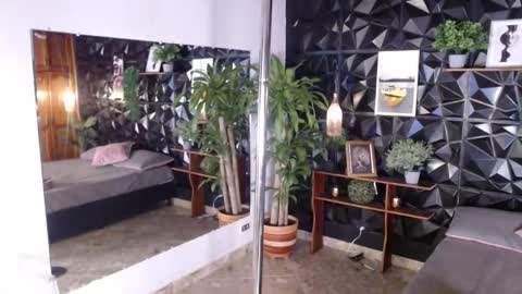 Nicolethomson online show from October 4, 11:19 am