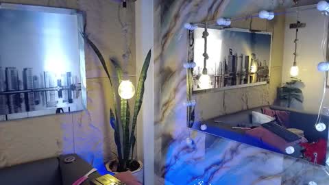 Nicolethomson online show from October 10, 2:39 am