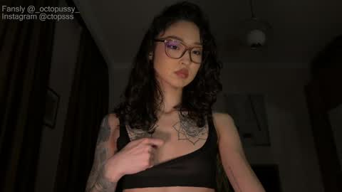 Mikayla online show from April 21, 9:22 pm