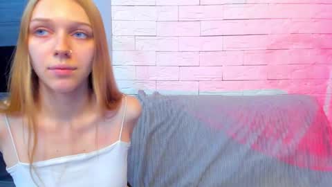 _prettybaby_ online show from December 15, 6:15 pm