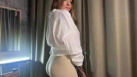  HADLY today day-off see u online 0112  online show from November 4, 3:57 pm