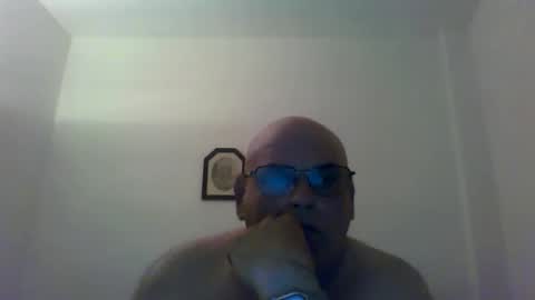 REY online show from May 16, 11:31 am