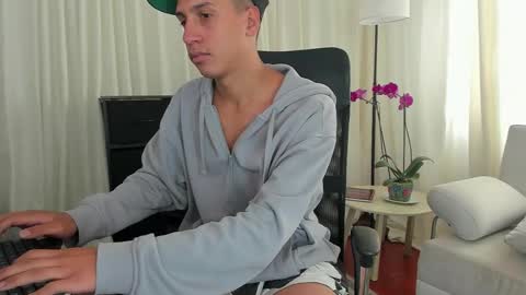 Snapshot of _sahhir chatting on October 20, 6:46 pm sair online show from October 20, 6:46 pm